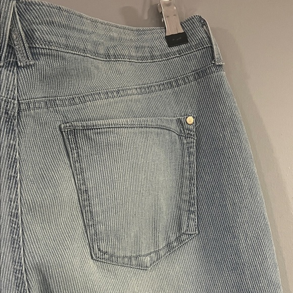 Bandolino Sky Blue Ankle Jeans - Picture 10 of 11